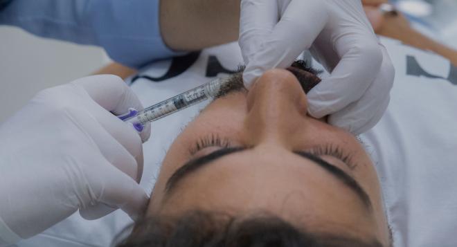 Pour un effet volumateur sur la peau, les injections d’acide hyaluronique sont idéales à Nice | Clinique des Champs-Elysées