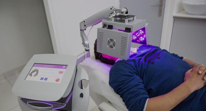 On peut utiliser la photothérapie dernière génération pour régénérer en profondeur la peau, grâce au procédé Miltaderm®, à Nice | Clinique des Champs-Elysées