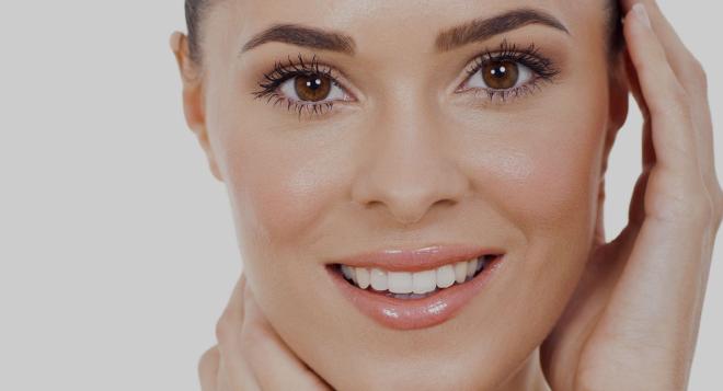 Avoir un effet rajeuni en réparant et régénérant votre peau grâce au sérum AQ Skin à Nice | Clinique des Champs-Elysées